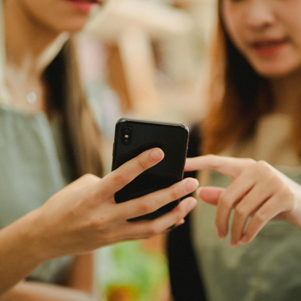 Tap into the expansive product knowledge Siri has about your devices’ features and settings. You can ask questions when you’re learning how to do something new on your iPhone, iPad, and Mac, and Siri can give you step-by-step directions in a flash.